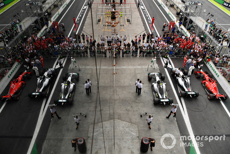 Lewis Hamilton, Mercedes AMG F1, Sebastian Vettel, Ferrari et Valtteri Bottas, Mercedes AMG F1 dans le Parc Fermé