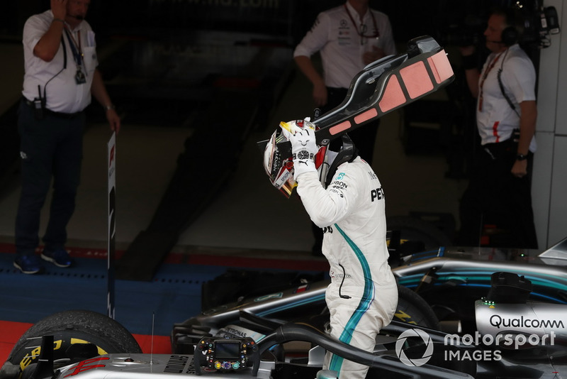 Lewis Hamilton: Mercedes - 9 puan