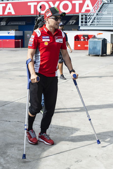 Jorge Lorenzo, Ducati Team, auf Krücken