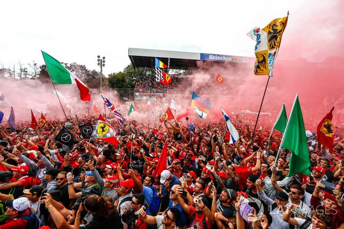El ambiente en el podio de Monza