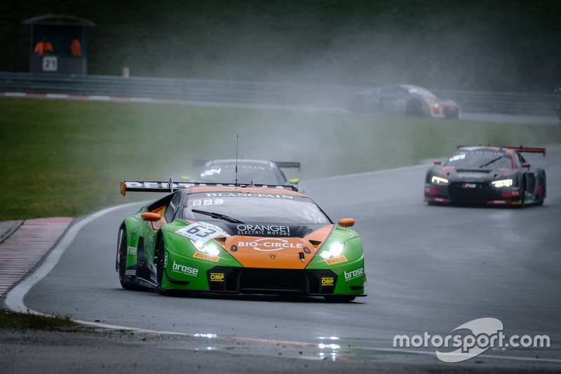 #63 GRT Grasser Racing Team Lamborghini Huracan GT3: Mirko Bortolotti, Christian Engelhart