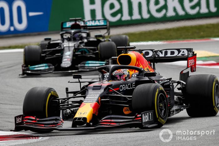Max Verstappen, Red Bull Racing RB16B, Lewis Hamilton, Mercedes W12