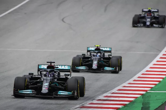 Lewis Hamilton, Mercedes W12, Valtteri Bottas, Mercedes W12, Pierre Gasly, AlphaTauri AT02