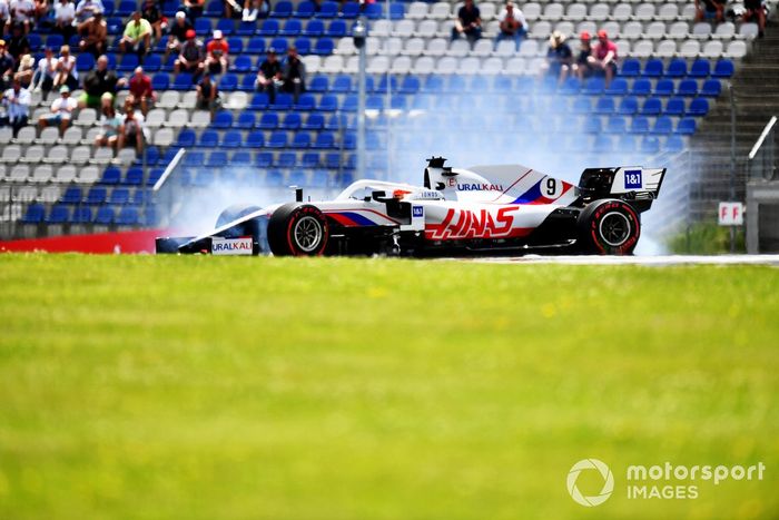 Nikita Mazepin, Haas VF-21 hace un trompo