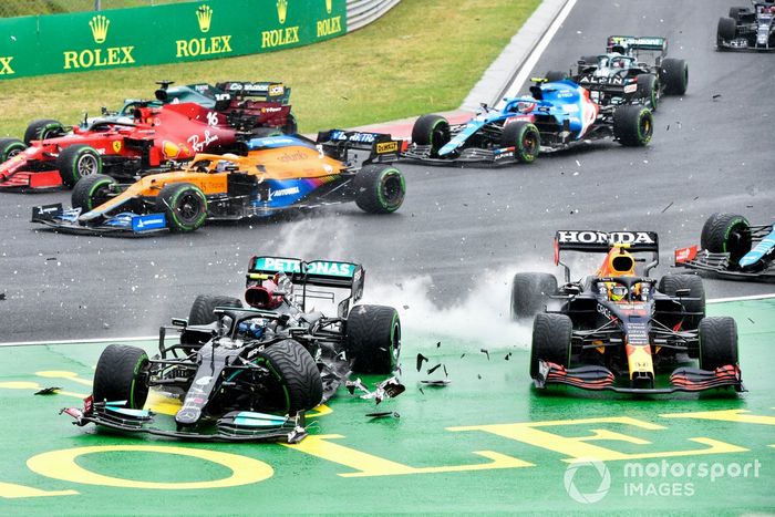 Accidente en la salida del GP de Hungría: Valtteri Bottas, Checo Pérez