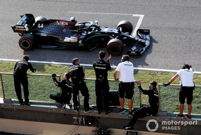 Ganador de la carrera Lewis Hamilton, Mercedes