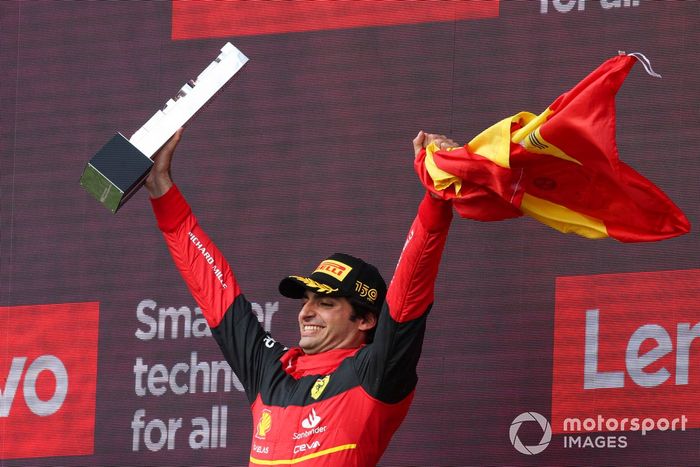 Carlos Sainz, Ferrari, 1st position, lifts the winners trophy