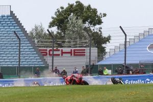 Francesco Bagnaia, Ducati Team, Marco Bezzecchi, VR46 Racing Team caída