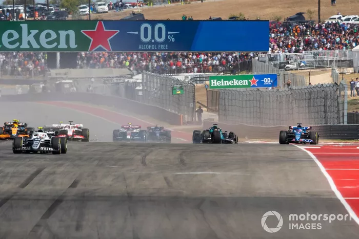 Fernando Alonso, Alpine A522, choca con Lance Stroll, Aston Martin AMR22