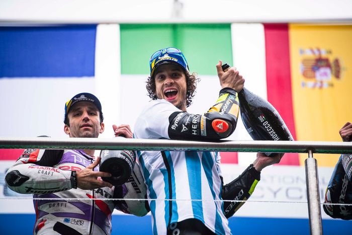Podio: ganador Marco Bezzecchi, VR46 Racing Team