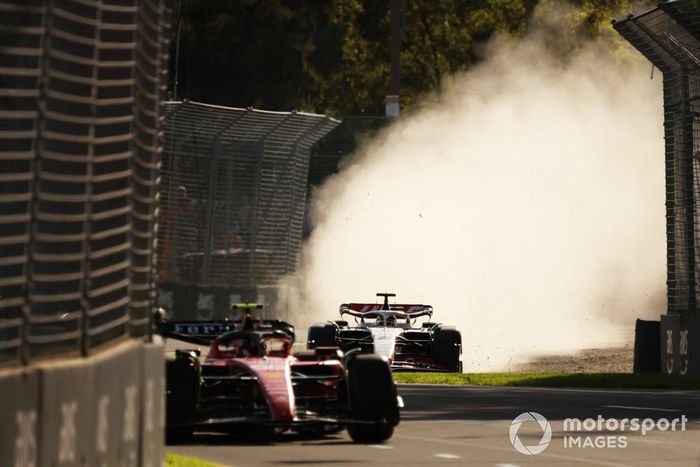 Kevin Magnussen, Haas VF-23 sale de la pista, Carlos Sainz, Ferrari SF-23