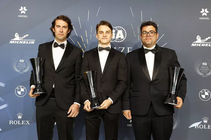 Giacomo Ricci representando al equipo Trident, ganador del Campeonato de Fórmula 3 de la FIA por Equipos, con Oscar Piastri, ganador del Campeonato de Fórmula 2 de la FIA por Pilotos y Novato del Año, y René Rosin representando al Prema Racing, ganador del Campeonato de Fórmula 2 de la FIA por Equipos.
