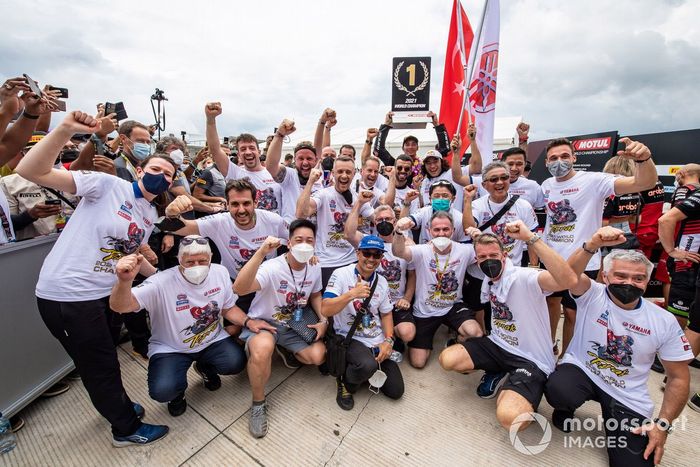 Team Pata Yamaha celebra el mundial de Superbikes