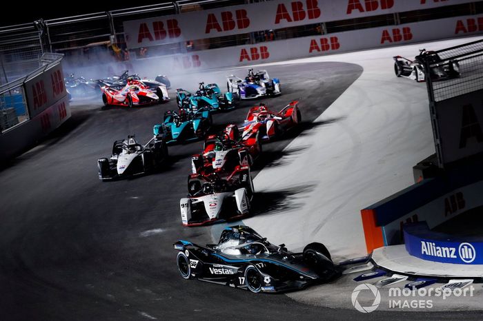 Nyck de Vries, Mercedes Benz EQ, EQ Silver Arrow 02, Pascal Wehrlein, Tag Heuer Porsche, Porsche 99X Electric, Rene Rast, Audi Sport ABT Schaeffler, Audi e-tron FE07, Edoardo Mortara, Venturi Racing, Silver Arrow 02, the rest of the field at the start