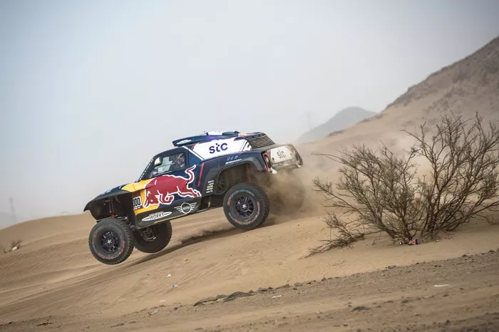 #300 X-Raid Mini JCW Team: Carlos Sainz, Lucas Cruz