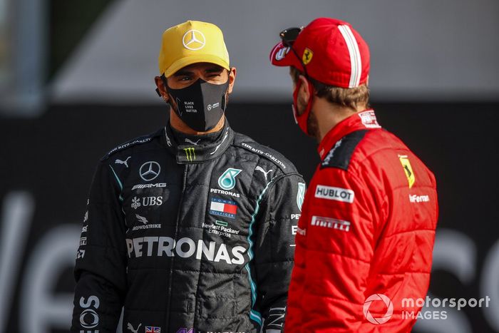 Lewis Hamilton, Mercedes-AMG F1, Sebastian Vettel, Ferrari durante la foto de grupo de los pilotos al final de la temporada