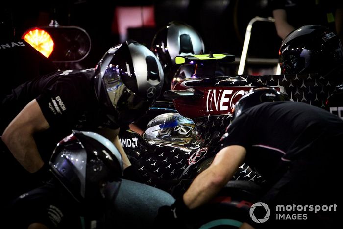 Valtteri Bottas, Mercedes F1 W11 pitstop