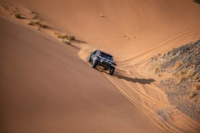 #200 The Dacia Sandriders Dacia: Nasser Al-Attiyah, Edouard Boulanger