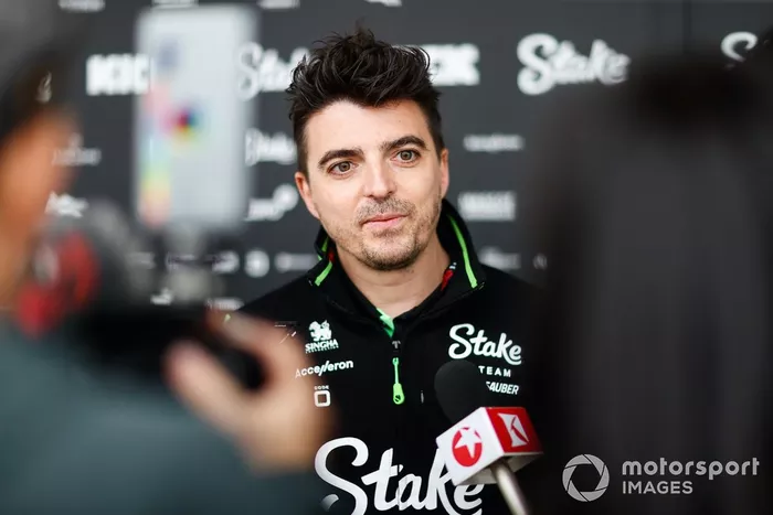 Andrea Benisi, ingénieur de course, Stake F1 Team Kick Sauber, s'adresse aux médias