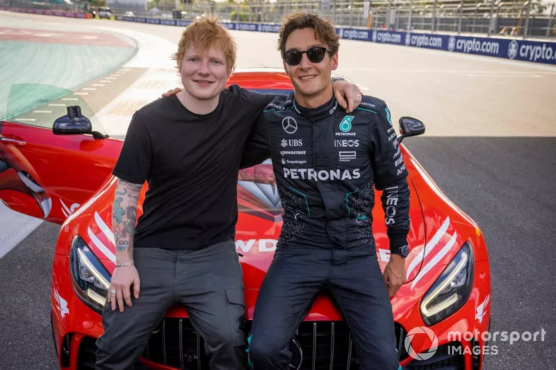 Le musicien Ed Sheeran rencontre George Russell, Mercedes-AMG F1 Team