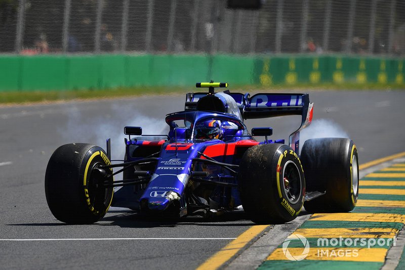 Alexander Albon, Toro Rosso STR14, en tête-à-queue