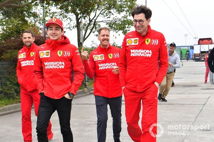 Charles Leclerc, Ferrari, Sebastian Vettel, Ferrari y Mattia Binotto, Team Principal Ferrari 