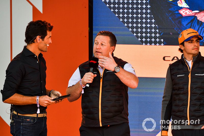 Mark Webber, Zak Brown, Direttore esecutivo McLaren e Carlos Sainz Jr., McLaren, all'evento a Federation Square