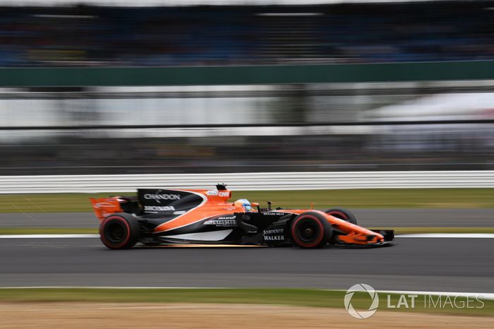Fernando Alonso, McLaren MCL32 saca chispas