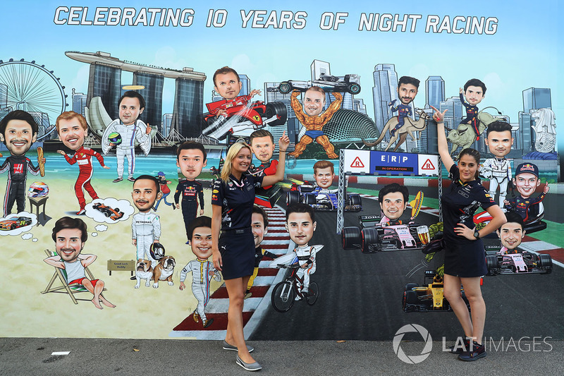 Mural y las chicas Red Bull Racing