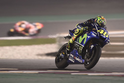 La caméra de Valentino Rossi, Yamaha Factory Racing, se balance