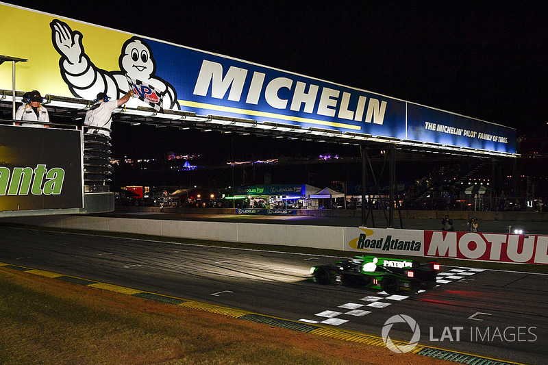 O carro #2 da Tequila Patrón ESM Nissan DPi com Scott Sharp, Ryan Dalziel e Brendon Hartley venceu a prova de 10 horas do IMSA em Petit Le Mans, no fechamento do campeonato.