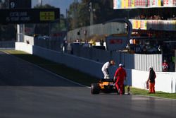 Stoffel Vandoorne, McLaren MCL33 stopped on track