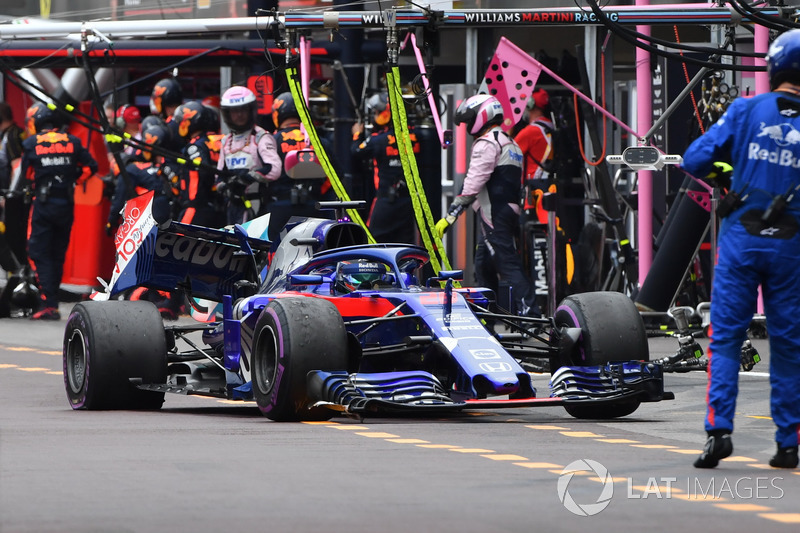 Brendon Hartley, Scuderia Toro Rosso STR13 se retira de la carrera después de ser golpeado por Charles Leclerc, Sauber C37