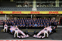 Esteban Ocon, Sahara Force India F1, Sergio Perez, Sahara Force India F1 met het team