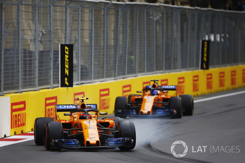Stoffel Vandoorne, McLaren MCL33 Renault, Fernando Alonso, McLaren MCL33 Renault