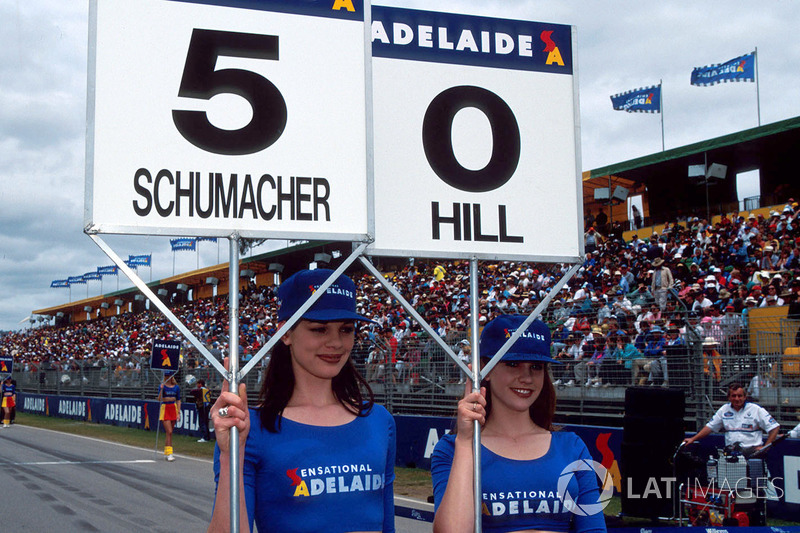 Gridgirls van Michael Schumacher, Benetton en Damon Hill, Williams