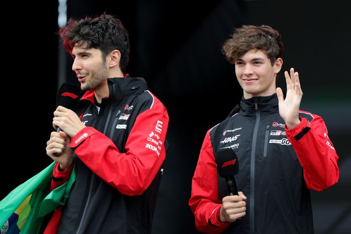 Esteban Ocon, Haas F1 Team, Oliver Bearman, Haas F1 Team