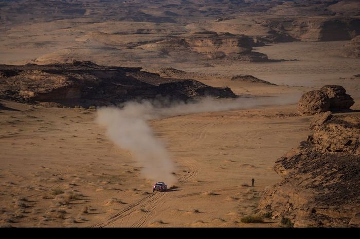 #300 Toyota Gazoo Racing: Nasser Al-Attiyah, Matthieu Baumel