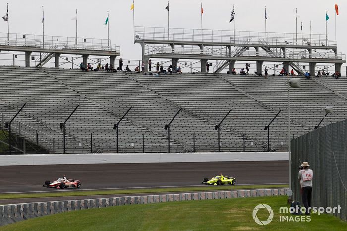 Josef Newgarden, Team Penske Chevrolet, Simon Pagenaud, Team Penske Chevrolet, spotters 