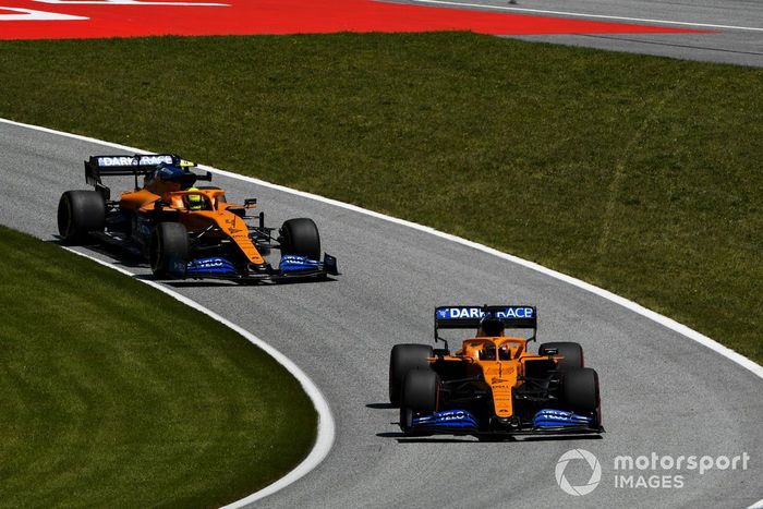 Carlos Sainz Jr., McLaren MCL35, Lando Norris, McLaren MCL35