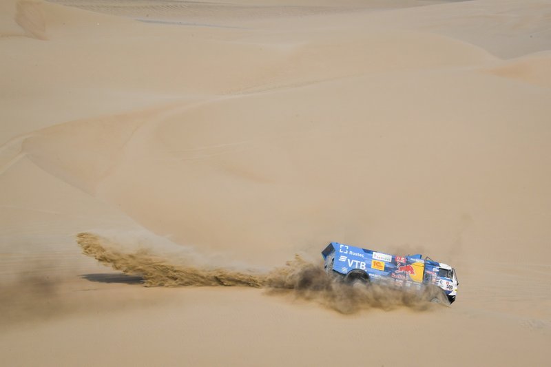 #500 Team Kamaz Master: Eduard Nikolaev, Evgeny Yakovlev, Vladimir Rybakov