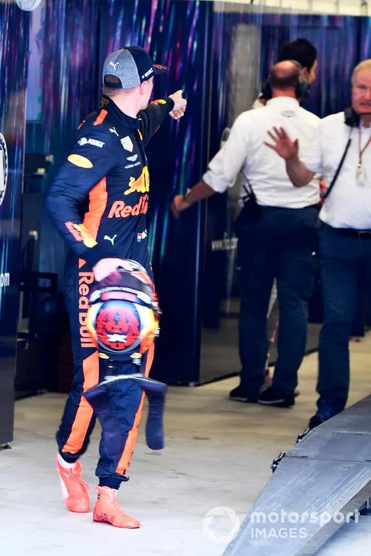 Max Verstappen, Red Bull Racing, muestra su enfado a Esteban Ocon, Force India