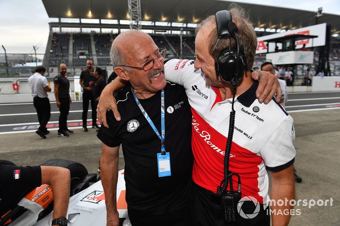 Ron Pallatt, McLaren mecánico y Josef Leberer, Sauber entrenador en Leyendas F1 30 Aniversario vuelta de Demostración