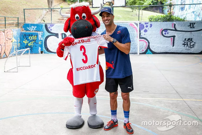 Max Verstappen y Daniel Ricciardo, Red Bull Racing juegan Futsal en Brasil