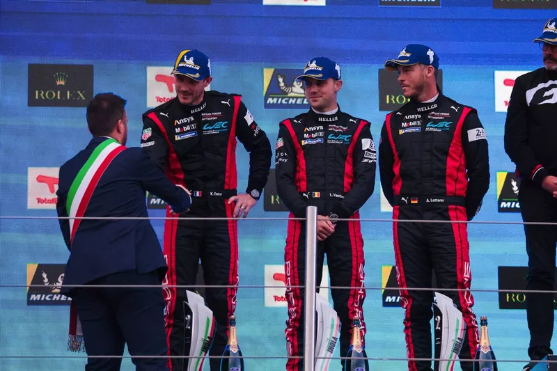 Podio: secondo posto #6 Porsche Penske Motorsport Porsche 963: Kevin Estre, Andre Lotterer, Laurens Vanthoor