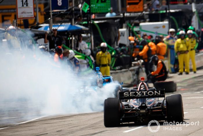 Santino Ferrucci, A.J. Foyt Enterprises Chevrolet, parada en boxes