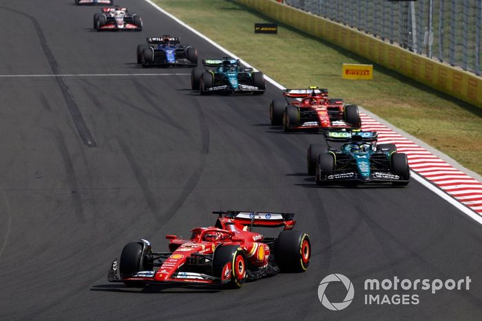 Charles Leclerc, Ferrari SF-24, Fernando Alonso, Aston Martin AMR24, Carlos Sainz, Ferrari SF-24
