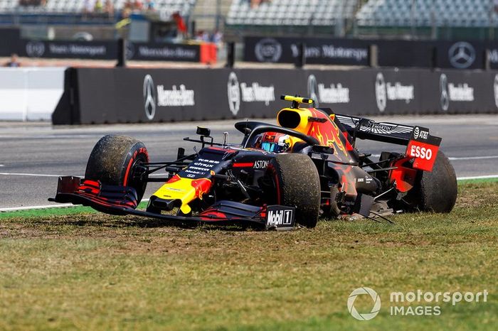 Pierre Gasly, Red Bull Racing RB15, se detiene tras un accidente