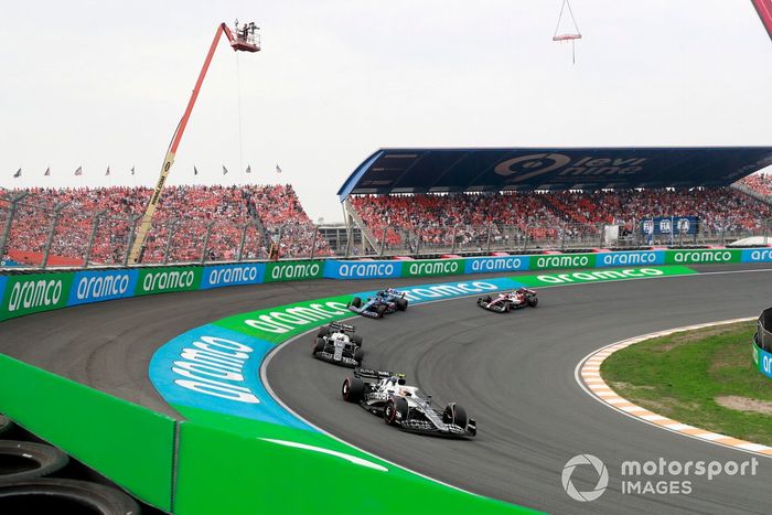 Yuki Tsunoda, AlphaTauri AT03, Pierre Gasly, AlphaTauri AT03, Fernando Alonso, Alpine A522