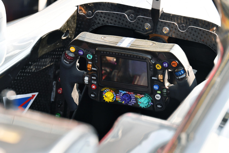Volant de la Mercedes AMG F1 W09
